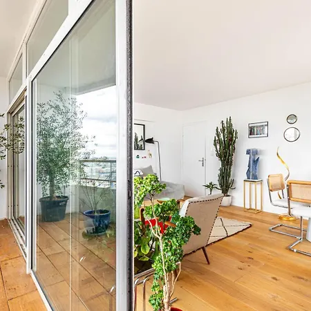 Guestready - High-rise Haven With Attractive Views Appartement Parijs